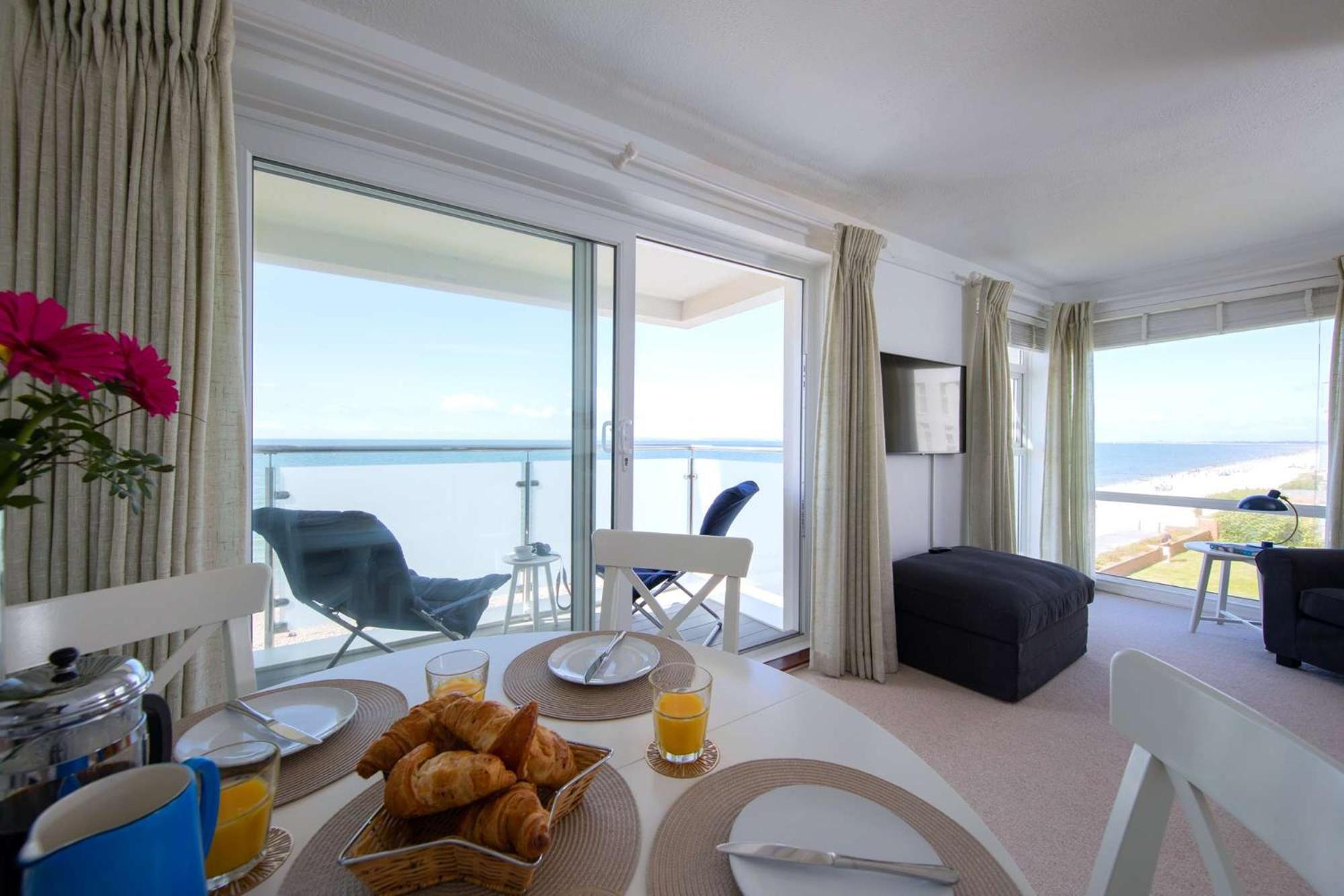 High-End Beachfront Getaway Sea View King Bed East Wittering Buitenkant foto
