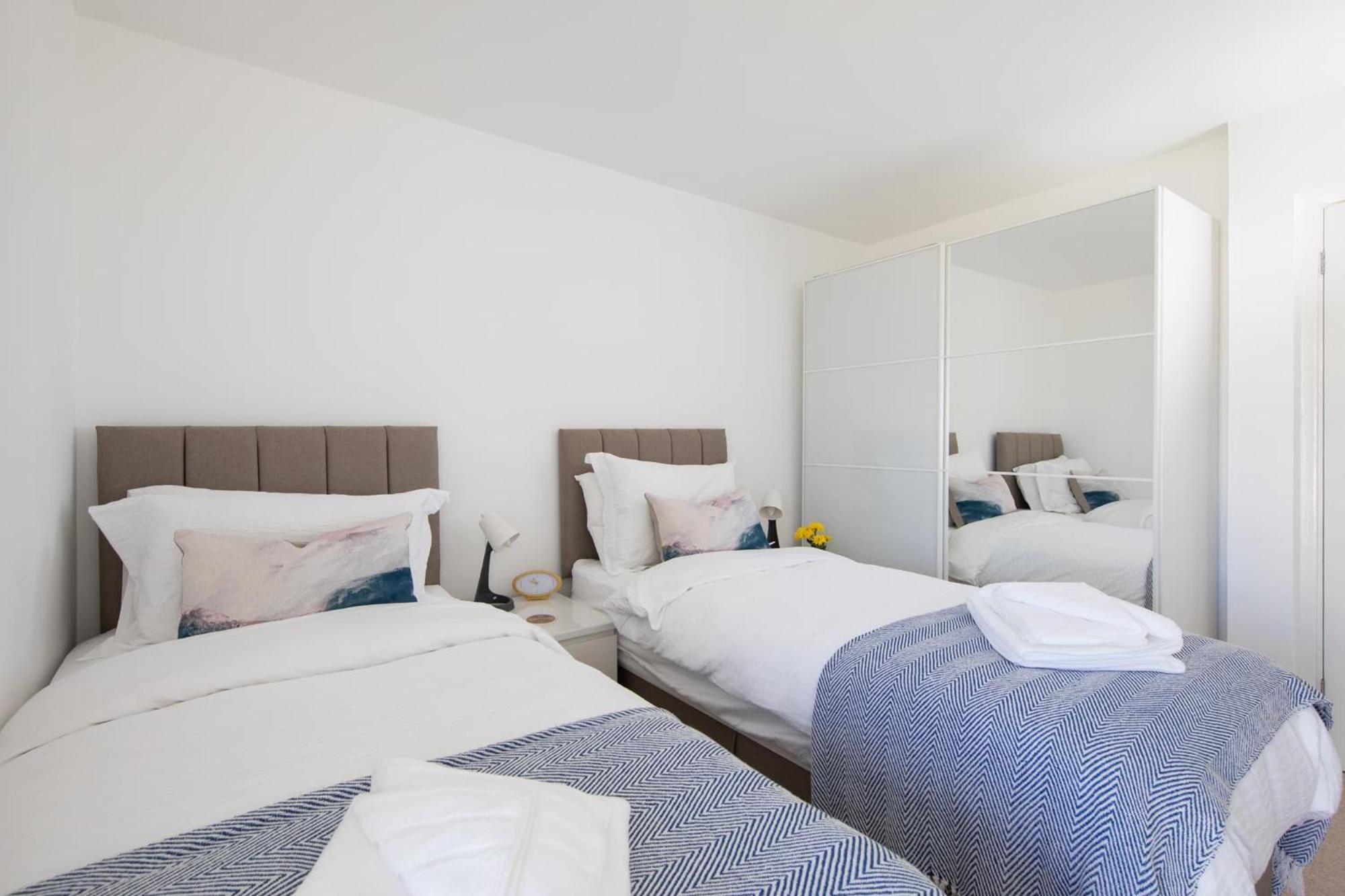 High-End Beachfront Getaway Sea View King Bed East Wittering Buitenkant foto