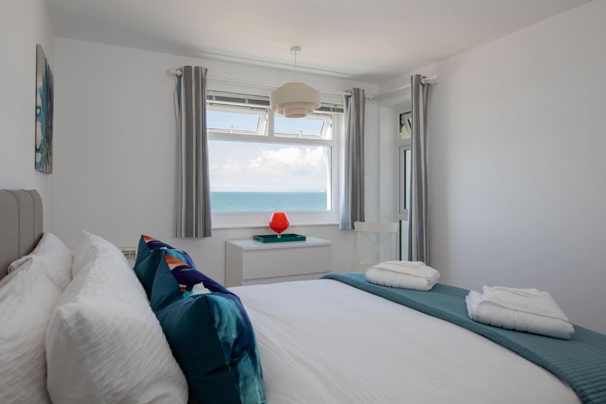 High-End Beachfront Getaway Sea View King Bed East Wittering Buitenkant foto